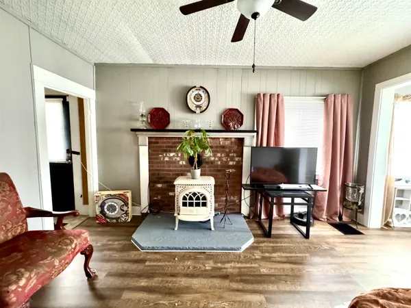 $195,000 | 15 Park Street, Colebrook, NH 03576