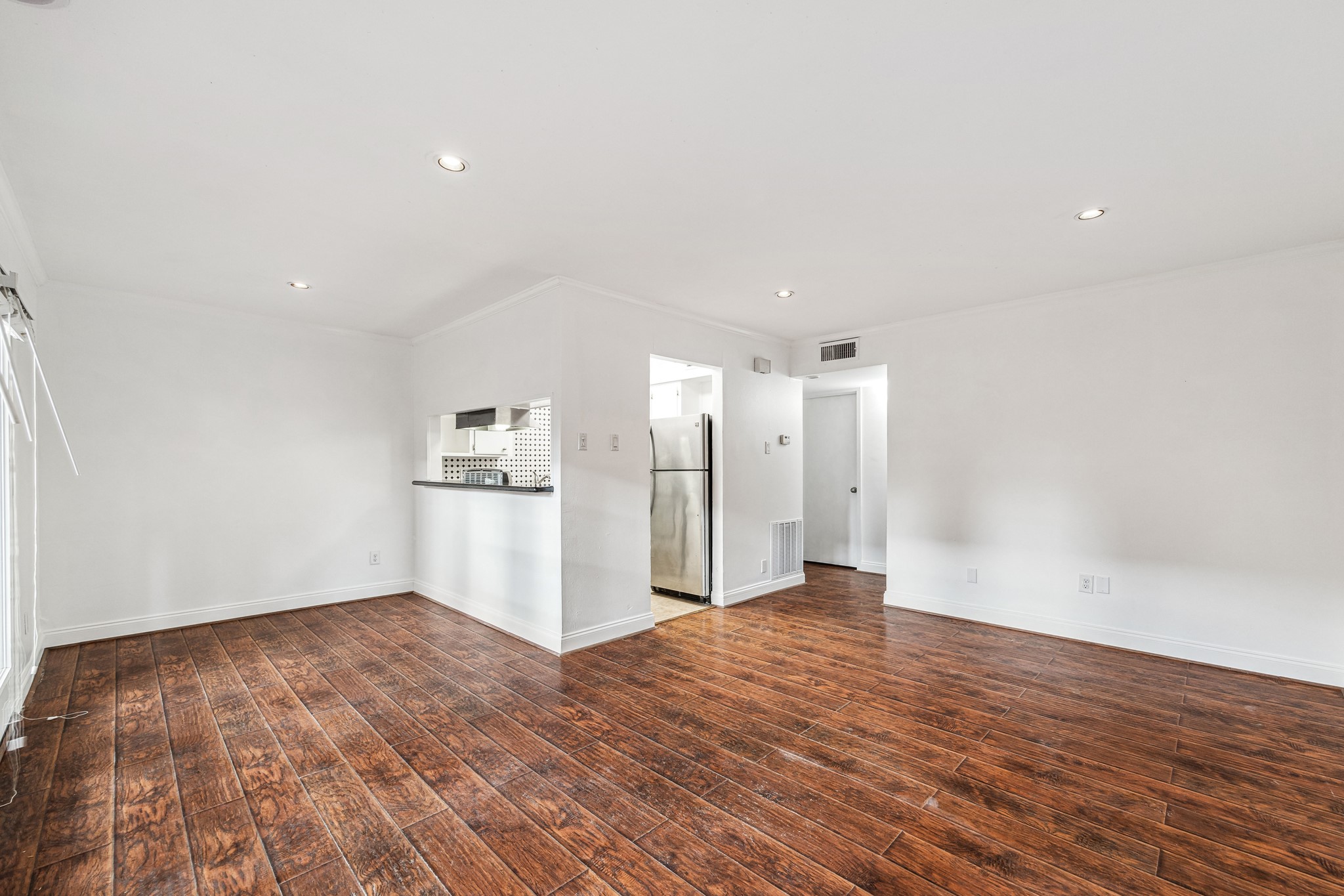 3922 West Alabama Street, Unit 1 Houston, TX 77027 - Photo 3 of 25 Open living dining, airy and bright