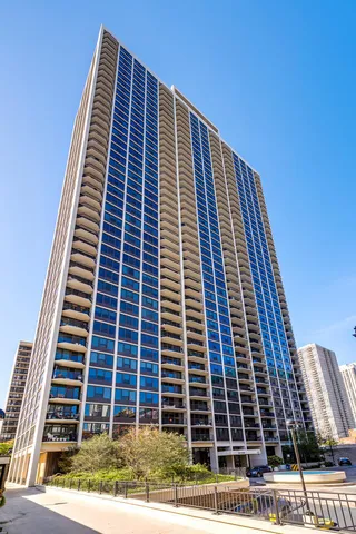 $2,900 | 1560 North Sandburg Terrace, Unit 4104, Chicago, IL 60610