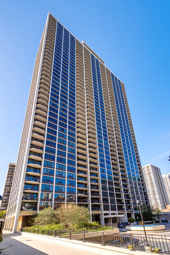 1560 North Sandburg Terrace, Unit 4104 Chicago, IL 60610 - Photo 1 of 28