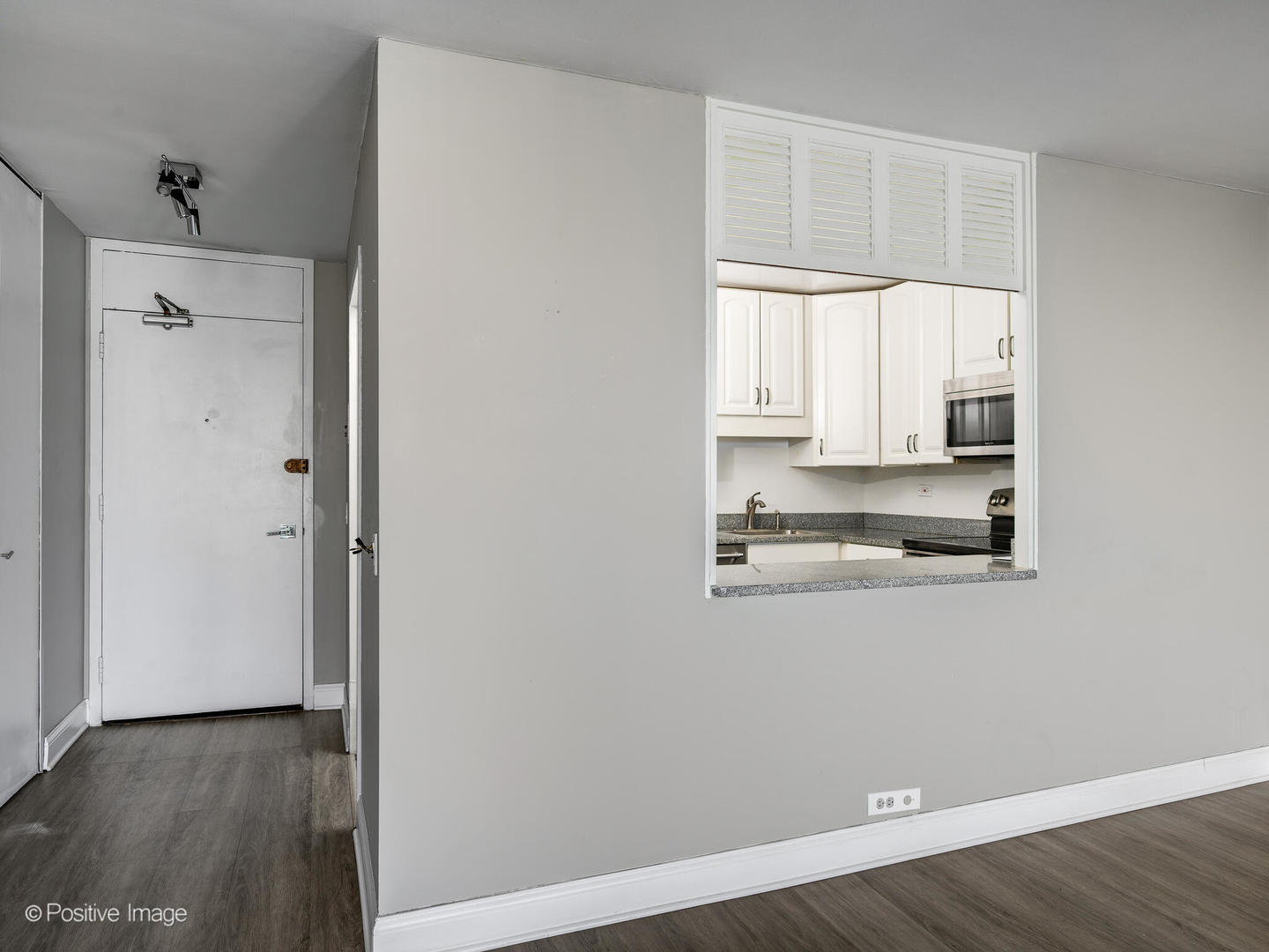 1560 North Sandburg Terrace, Unit 4104 Chicago, IL 60610 - Photo 11 of 28