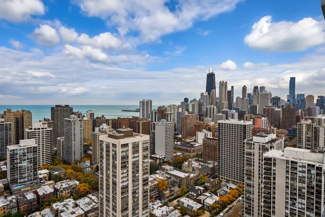 $2,900 | 1560 North Sandburg Terrace, Unit 4104, Chicago, IL 60610