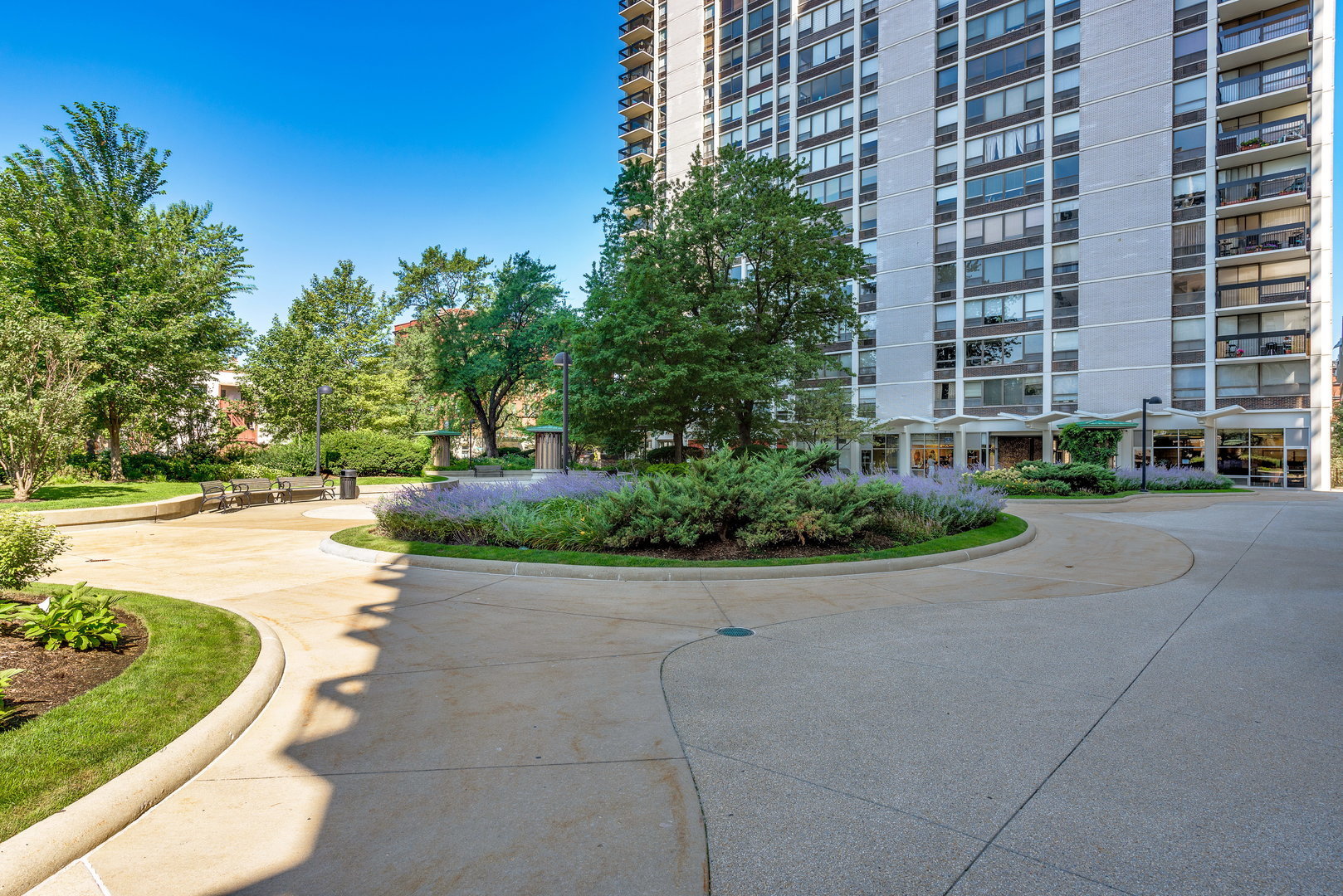 1560 North Sandburg Terrace, Unit 4104 Chicago, IL 60610 - Photo 18 of 28