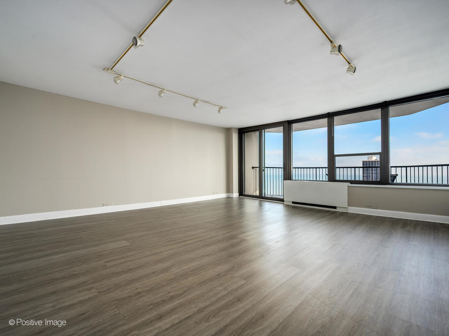 1560 North Sandburg Terrace, Unit 4104 Chicago, IL 60610 - Photo 2 of 28