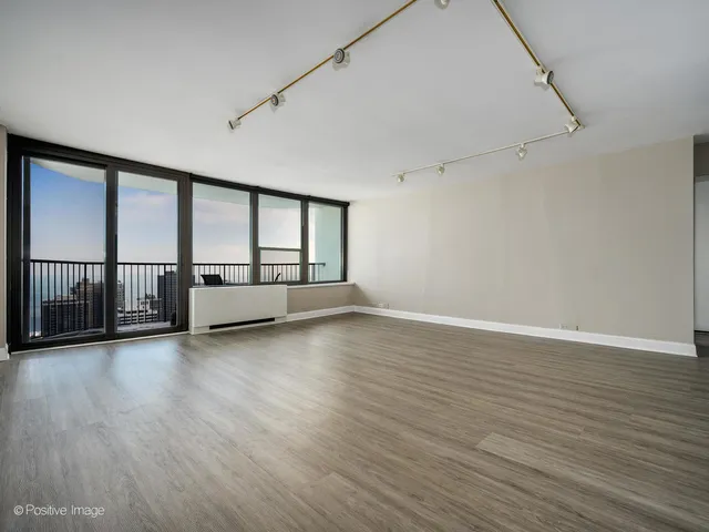 $2,900 | 1560 North Sandburg Terrace, Unit 4104, Chicago, IL 60610