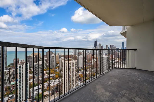 $2,900 | 1560 North Sandburg Terrace, Unit 4104, Chicago, IL 60610