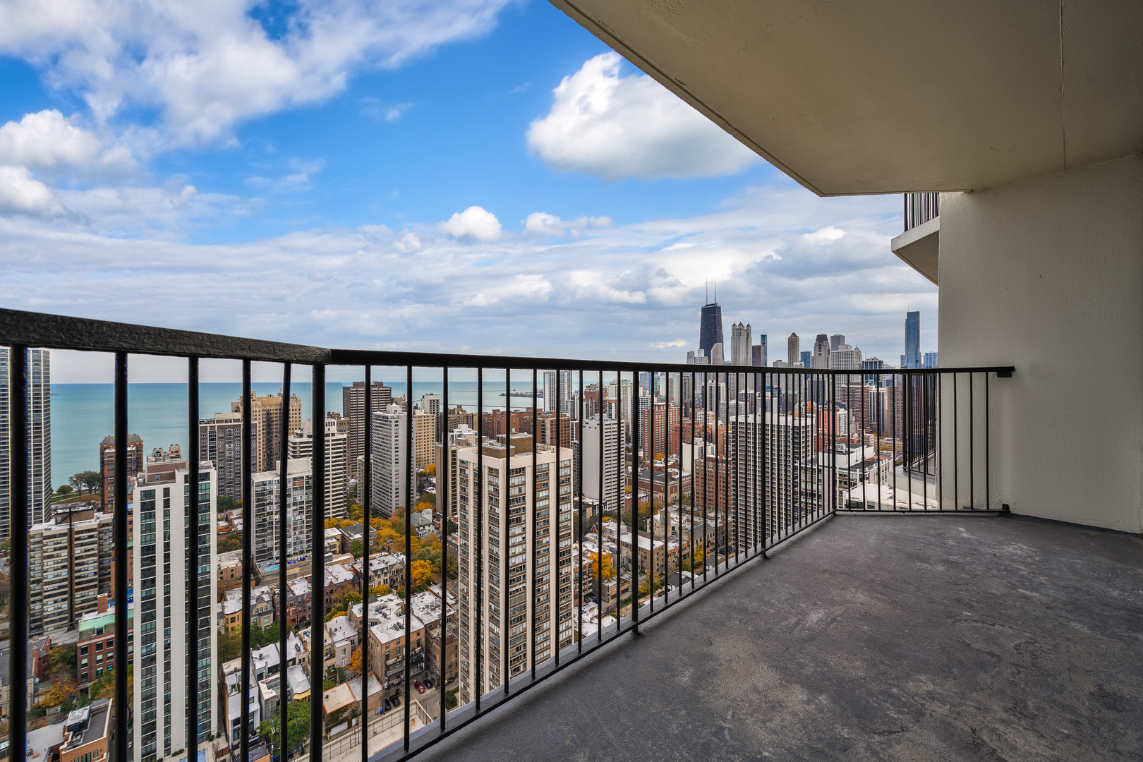 1560 North Sandburg Terrace, Unit 4104 Chicago, IL 60610 - Photo 4 of 28