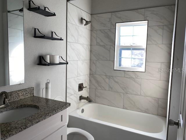 9050 Northeast 80th Street Bronson, FL 32621 - Photo 10 of 12 a bathroom with a granite countertop sink and a bathtub