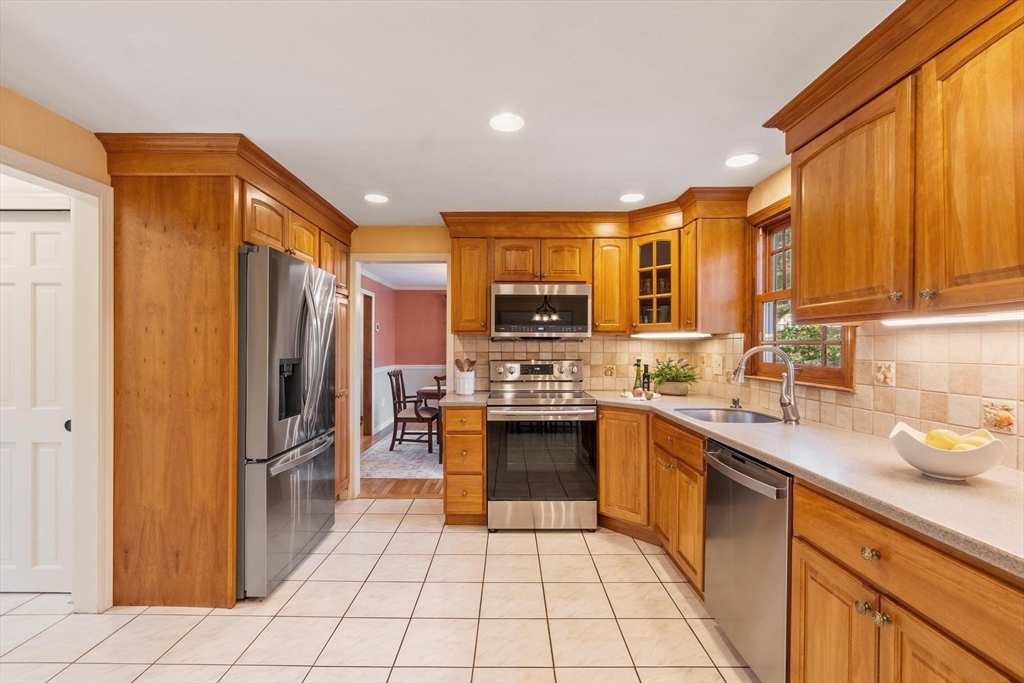 16 Fox Hill Road Ashland, MA 01721 - Photo 12 of 38