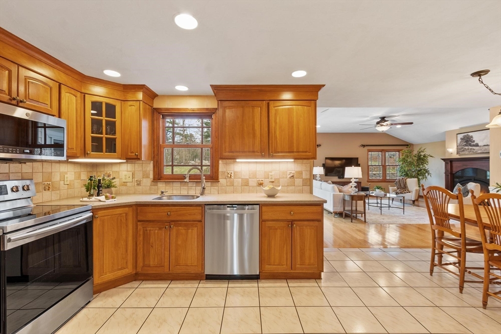 16 Fox Hill Road Ashland, MA 01721 - Photo 9 of 38