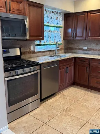 $4,500 | 155 Village Circle West, Paramus, NJ 07652