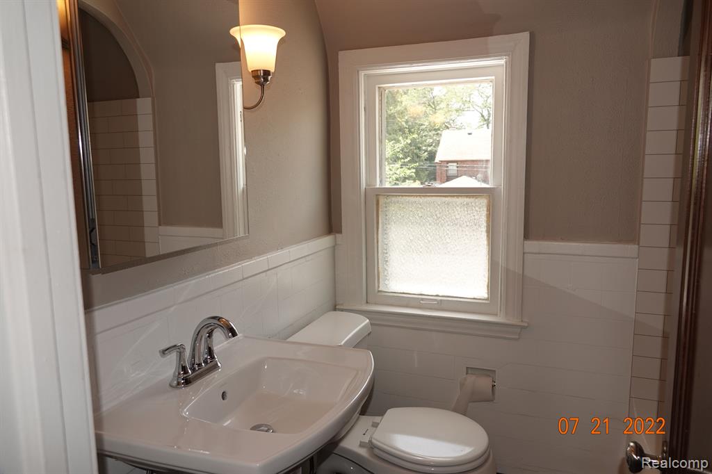 14965 Greenview Road Detroit, MI 48223 - Photo 17 of 23