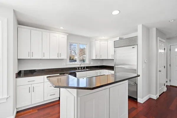 $2,190,000 | 32-34 Thoreau Street, Concord, MA 01742
