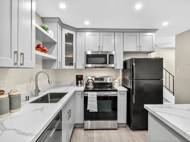 $625,999 | 380 Auburn Way, Unit 6, San Jose, CA 95129