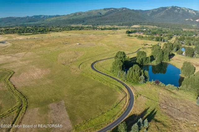 $27,950,000 | 4585 West W Highway, Wilson, WY 83014