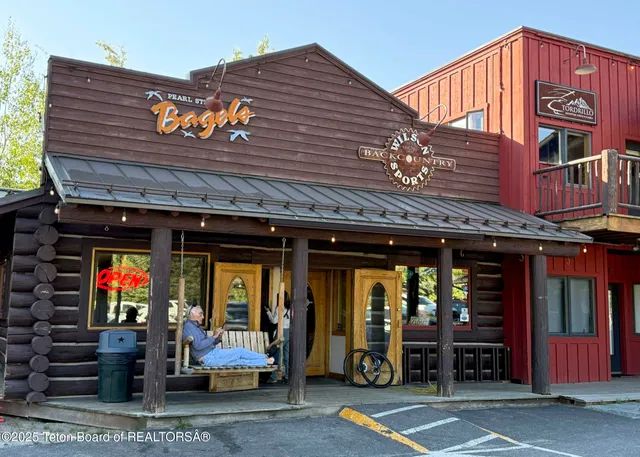 $27,950,000 | 4585 West W Highway, Wilson, WY 83014