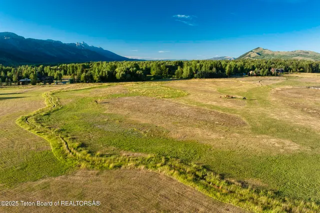 $27,950,000 | 4585 West W Highway, Wilson, WY 83014