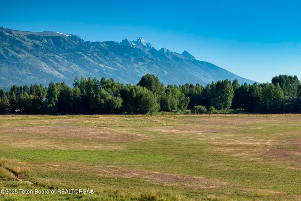 $27,950,000 | 4585 West W Highway, Wilson, WY 83014