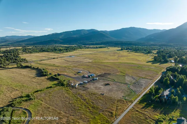 $27,950,000 | 4585 West W Highway, Wilson, WY 83014