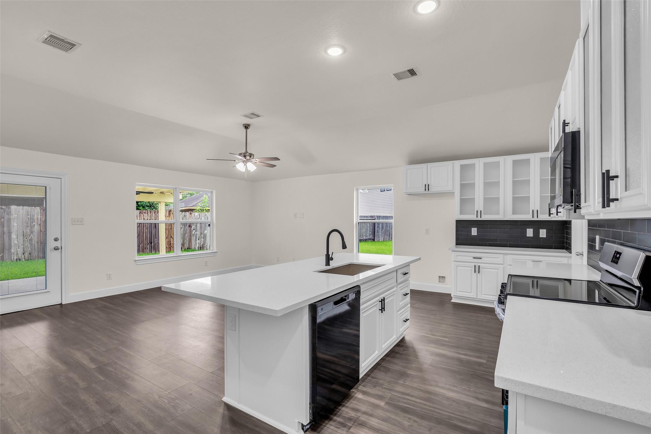 11919 Prosperity Point Drive Houston, TX 77048 - Photo 13 of 25