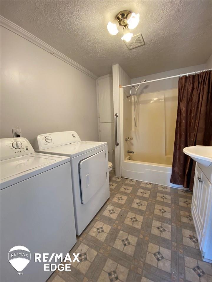 13555 Webster Road Bath, MI 48808 - Photo 5 of 16 50067373-4.JPG