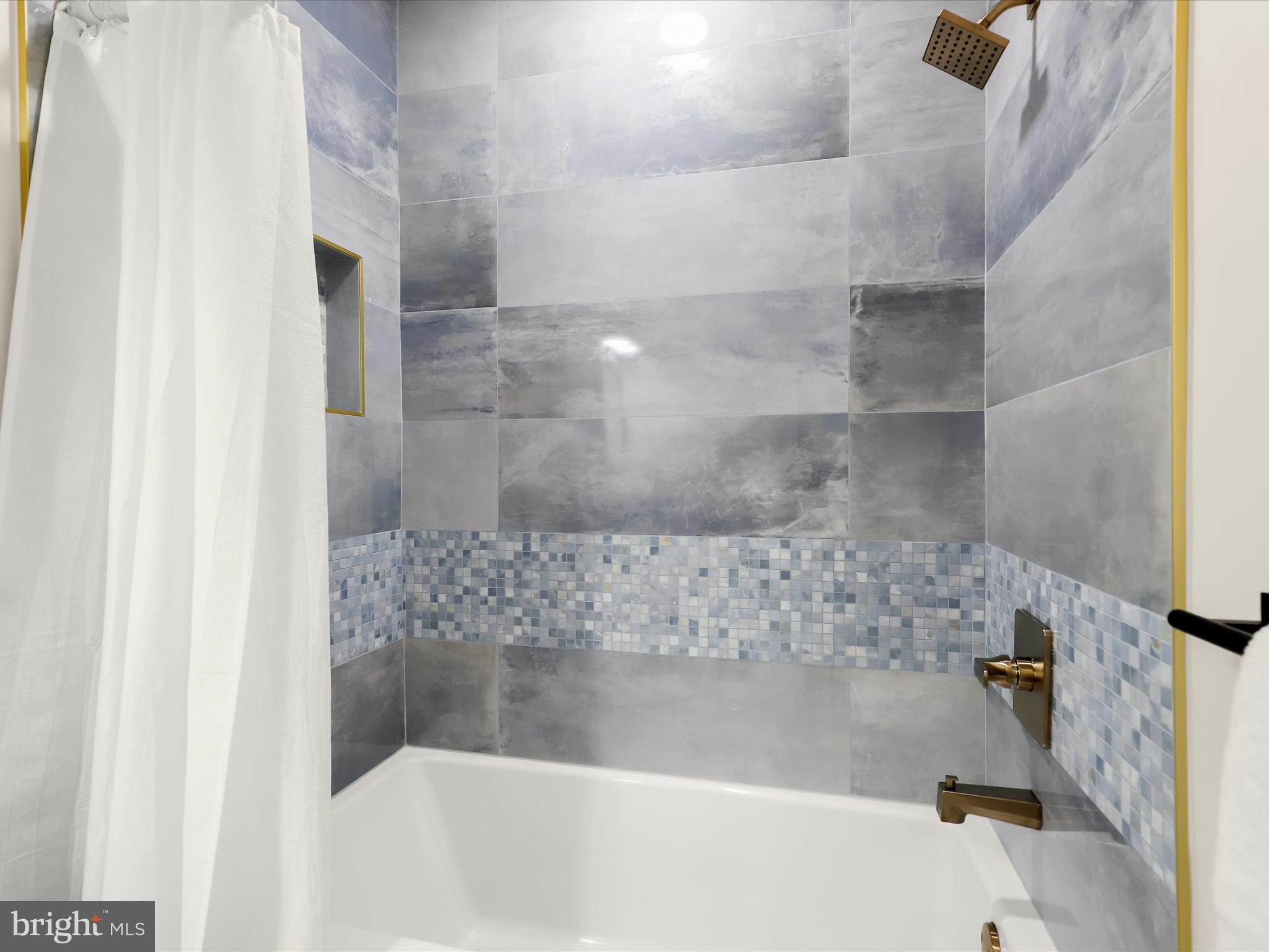 2331 Old Court Road, Unit 506 Pikesville, MD 21208 - Photo 35 of 51 a bathroom with a bathtub