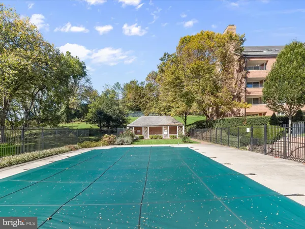 a view of a tennis court
