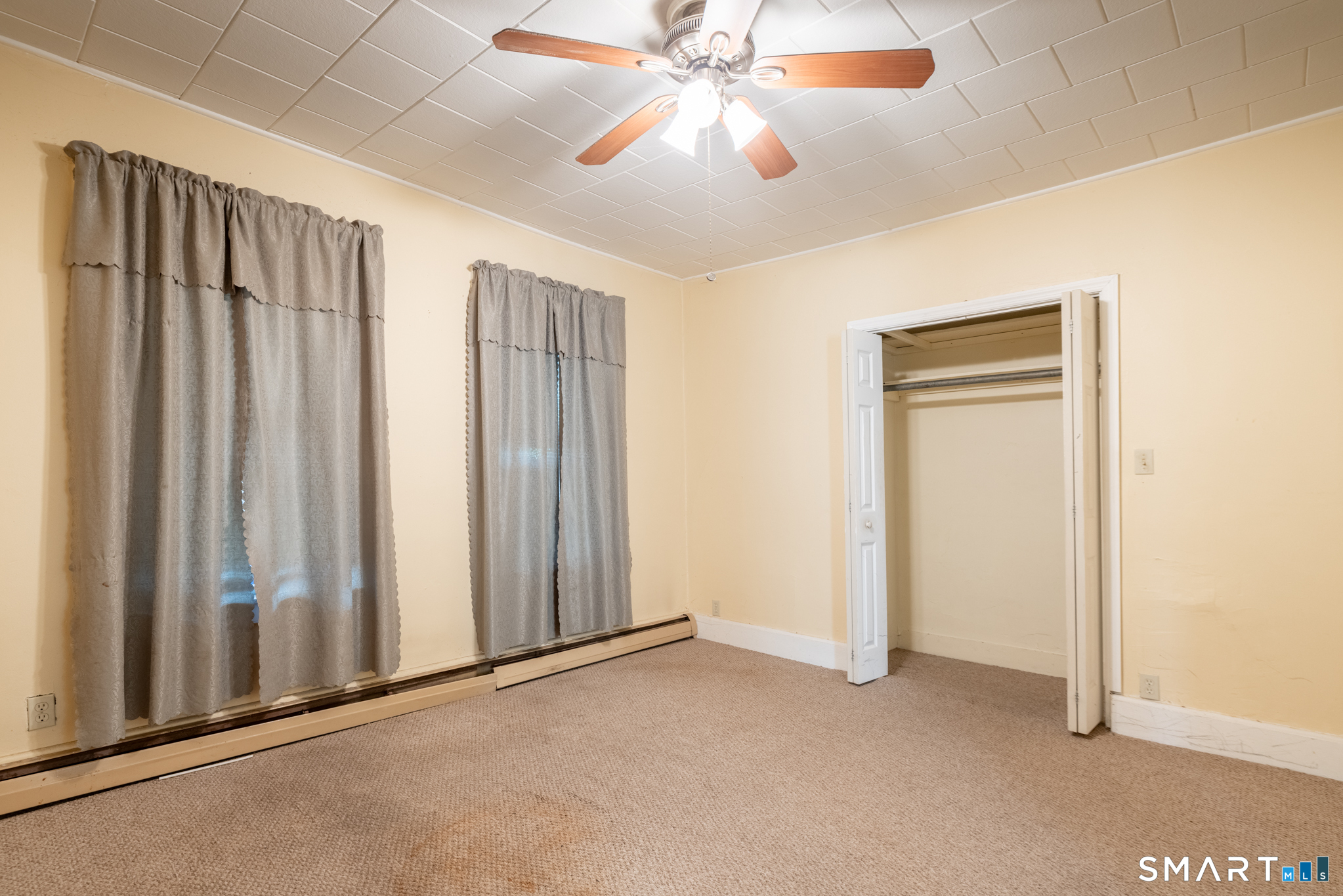 147 Locust Street Waterbury, CT 06704 - Photo 4 of 13