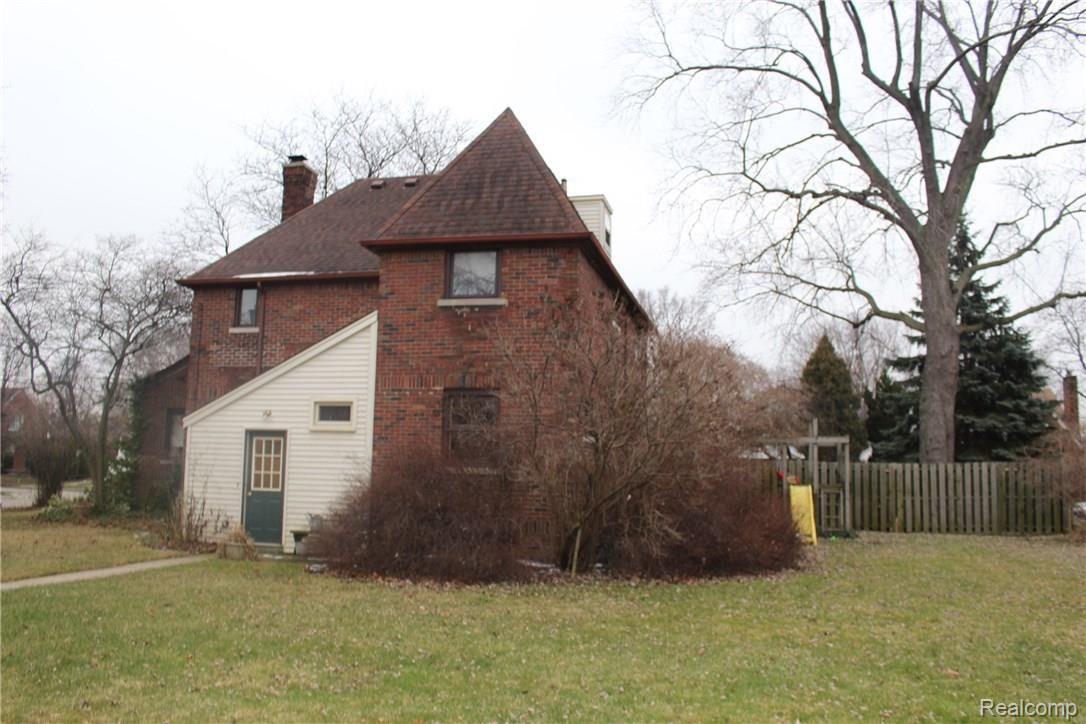 15367 Charles R Avenue Eastpointe, MI 48021 - Photo 12 of 16 IMG_1070.JPG