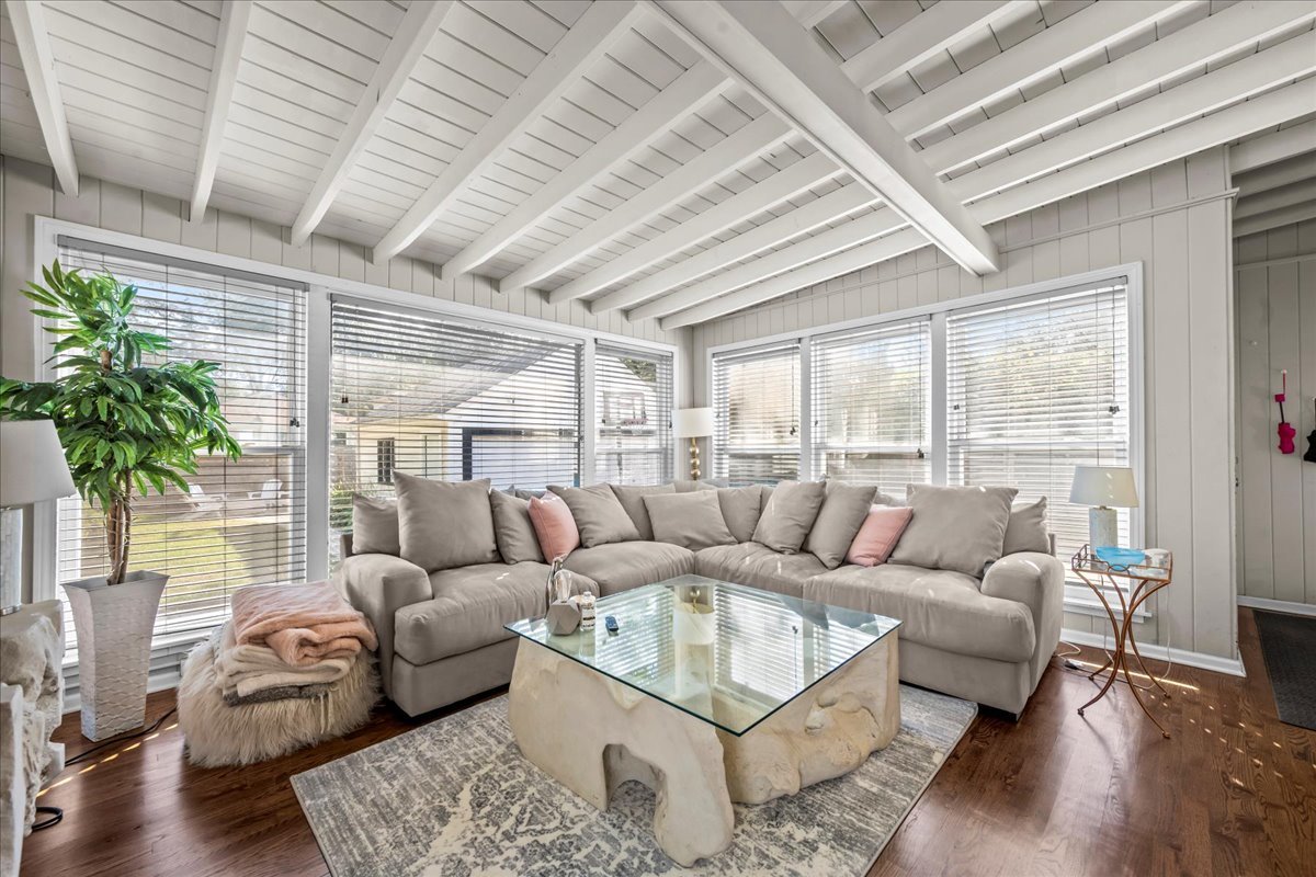 1425 Brophy Avenue Park Ridge, IL 60068 - Photo 9 of 24 a living room with furniture and a large window