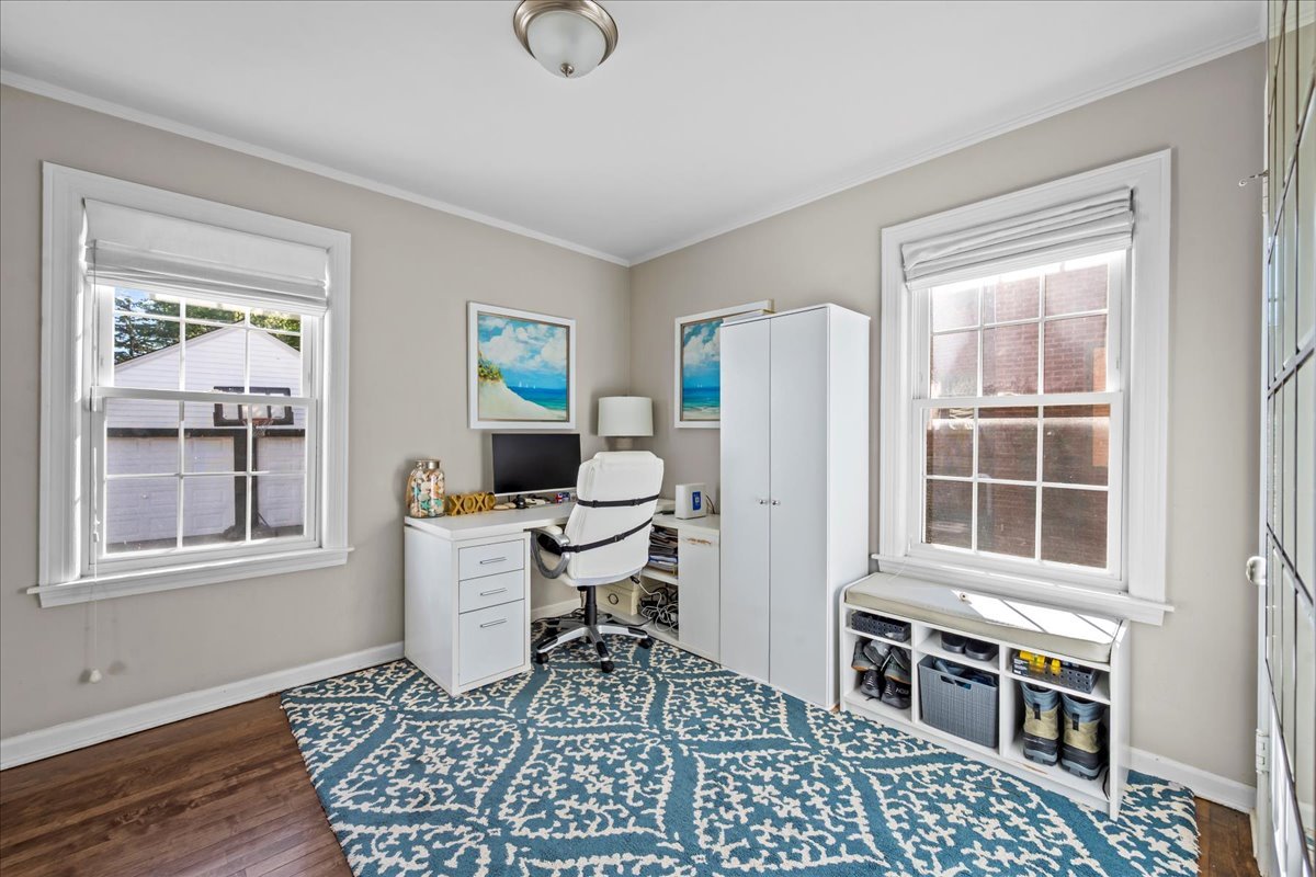 1425 Brophy Avenue Park Ridge, IL 60068 - Photo 10 of 24 a work room with furniture and a window
