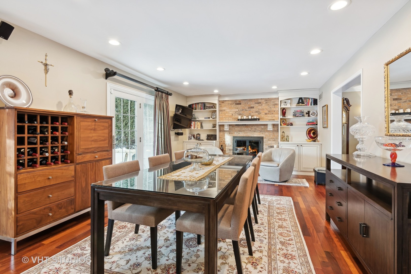 68 Citation Circle Wheaton, IL 60189 - Photo 11 of 38 a view of a dining room with furniture