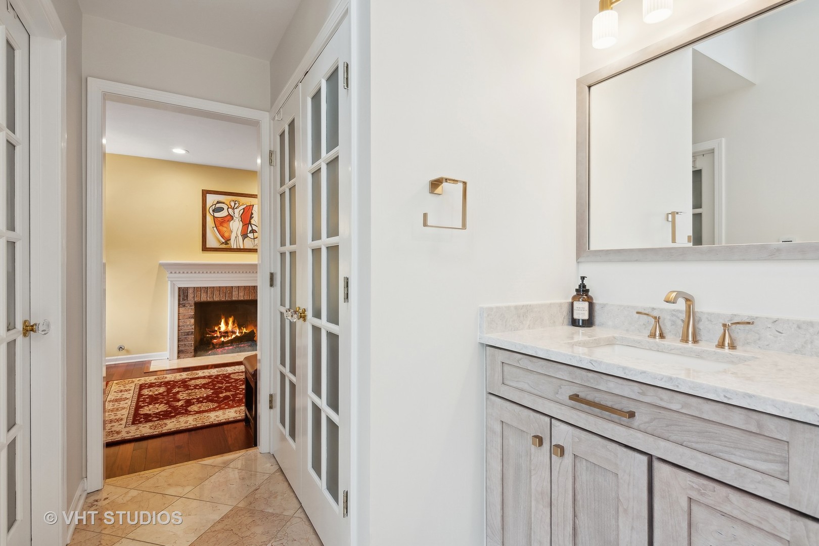 68 Citation Circle Wheaton, IL 60189 - Photo 22 of 38 a view of a kitchen from the hallway