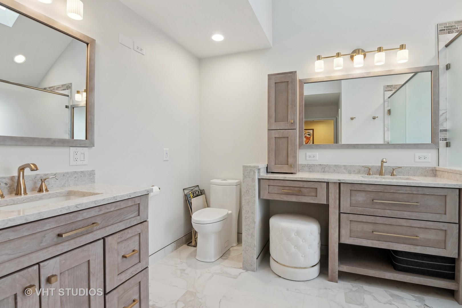 68 Citation Circle Wheaton, IL 60189 - Photo 23 of 38 a bathroom with a toilet sink and mirror