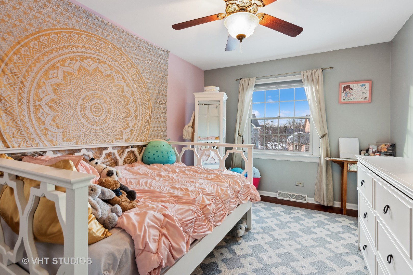 68 Citation Circle Wheaton, IL 60189 - Photo 25 of 38 a bedroom with a bed and a chandelier