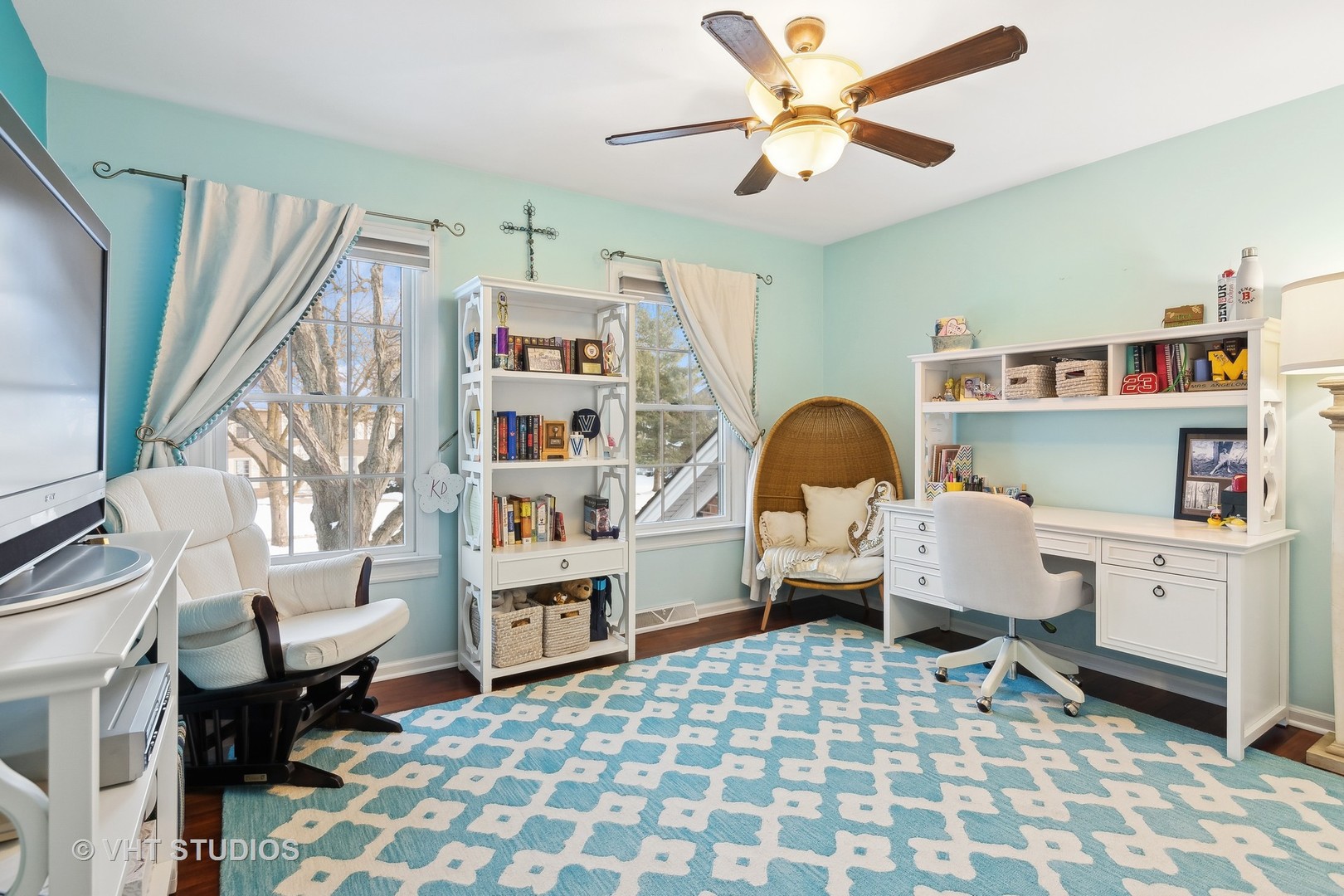 68 Citation Circle Wheaton, IL 60189 - Photo 26 of 38 a living room with furniture and a baby crib