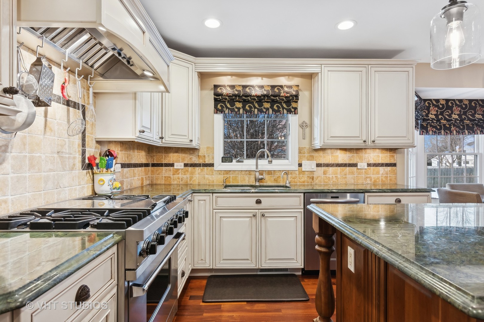 68 Citation Circle Wheaton, IL 60189 - Photo 5 of 38 a kitchen with a sink stove and cabinets