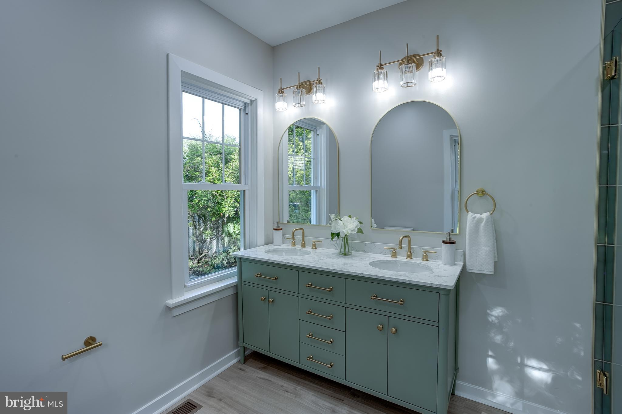 2004 Beverly Road Burlington, NJ 08016 - Photo 21 of 40 Primary Full Bath