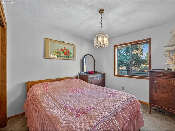 $1,100,000 | 18680 Southeast Highway 212, Damascus, OR 97089