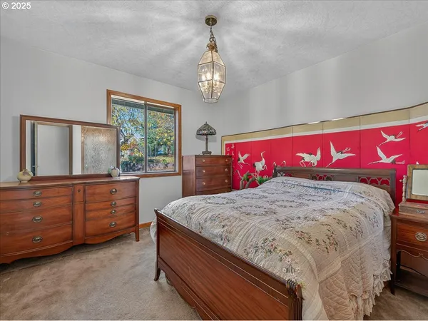 $1,100,000 | 18680 Southeast Highway 212, Damascus, OR 97089