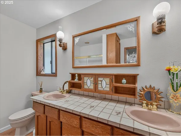 $1,100,000 | 18680 Southeast Highway 212, Damascus, OR 97089
