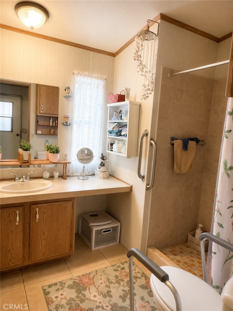 8600 Contreras Street, Unit 54 Paramount, CA 90723 - Photo 4 of 13 Bathroom