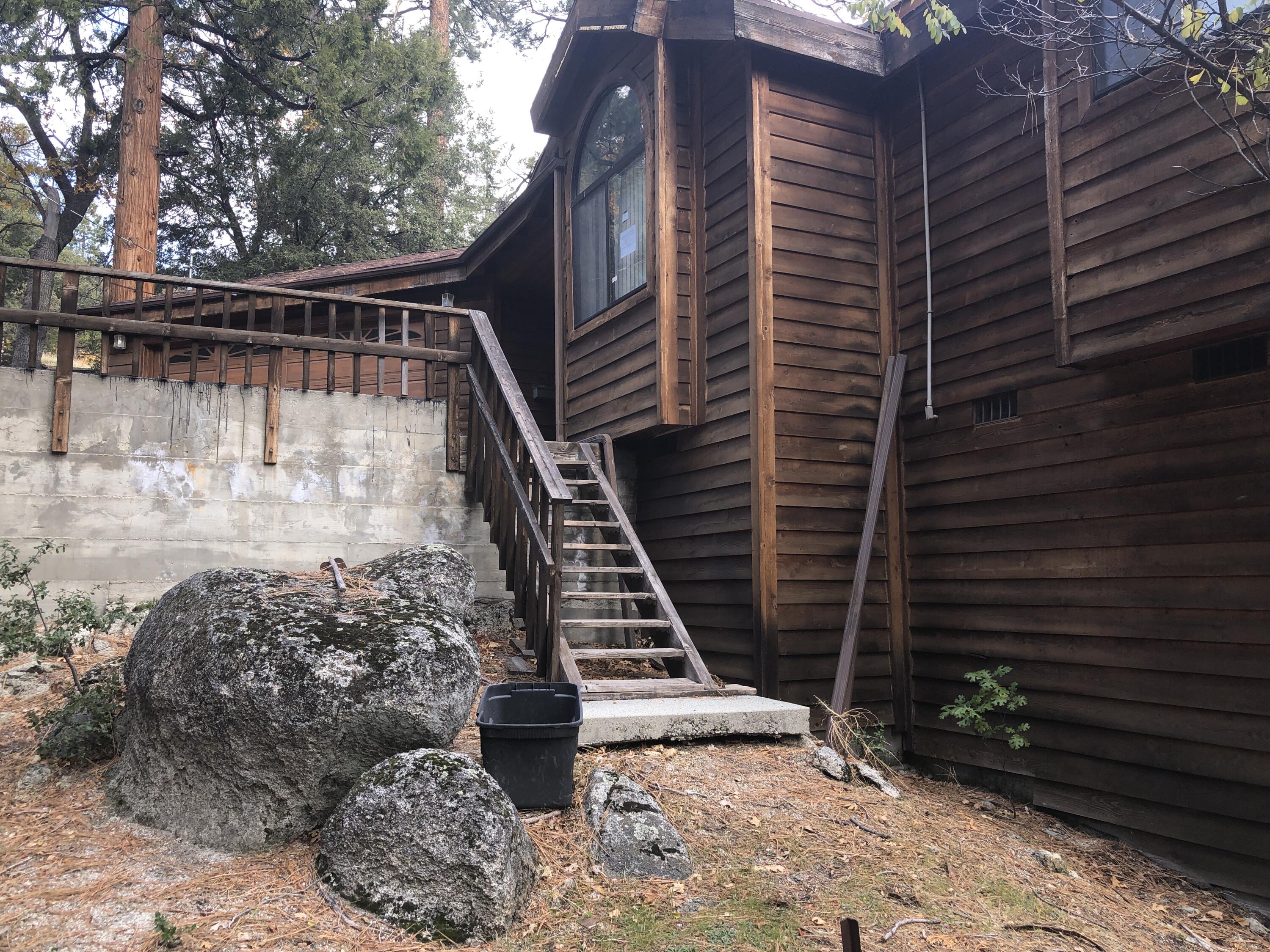 25360 Cedar Glen Drive Idyllwild, CA 92549 - Photo 43 of 47 a view of entryway with wooden floor