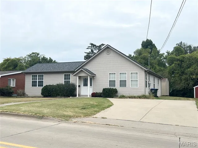 $245,000 | 523 West Bottom Avenue, Columbia, IL 62236