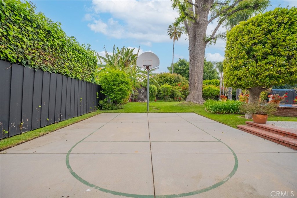15363 Victory Boulevard Van Nuys, CA 91406 - Photo 48 of 52 a backyard of a house with lots of green space