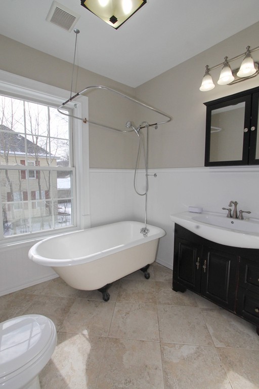 10 Robertson Road Worcester, MA 01602 - Photo 13 of 26 Gallery Image 13