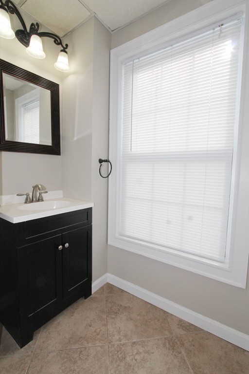 10 Robertson Road Worcester, MA 01602 - Photo 9 of 26 Gallery Image 9