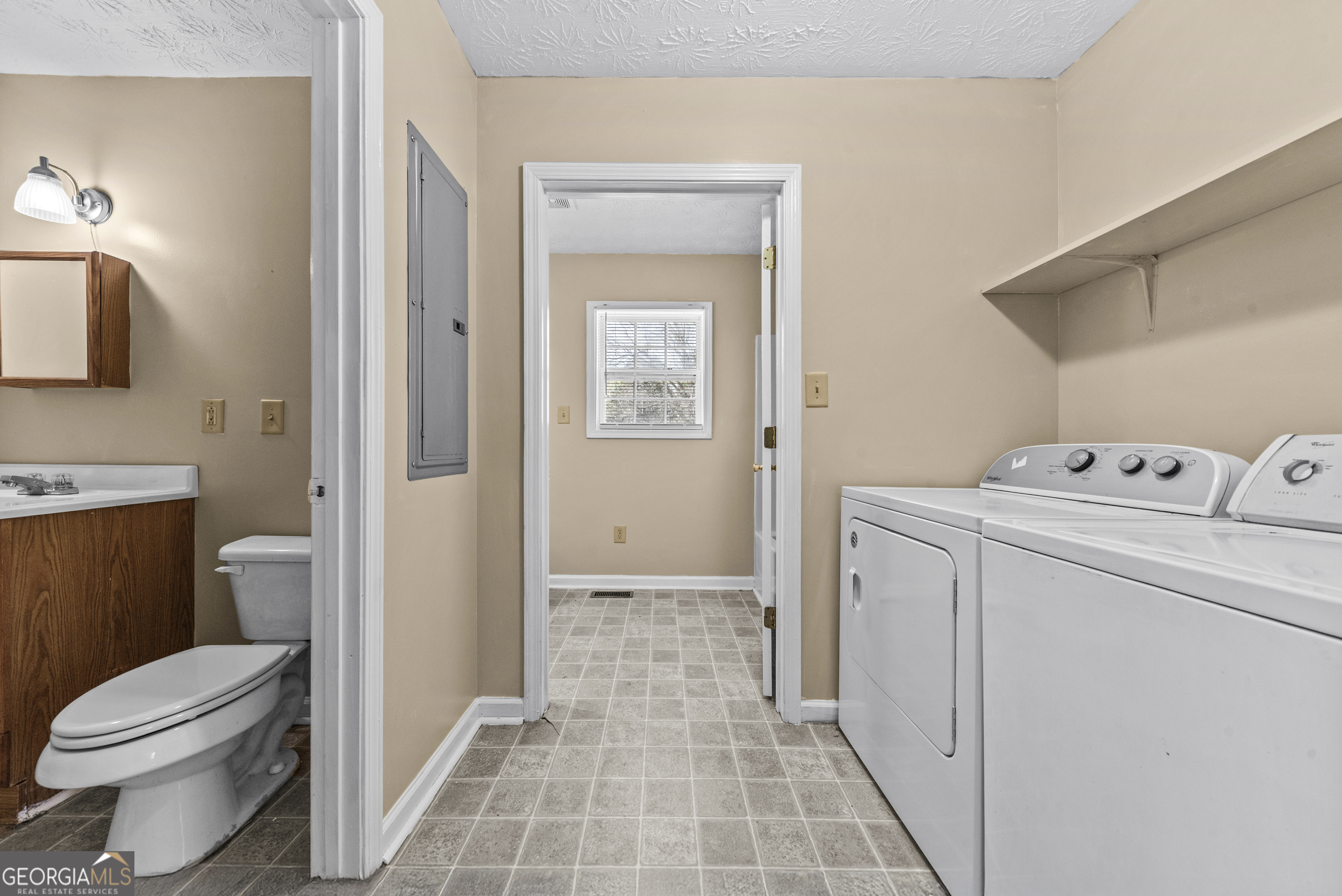 517 Gilmore Street Madison, GA 30650 - Photo 24 of 34 a bathroom with a toilet and a sink