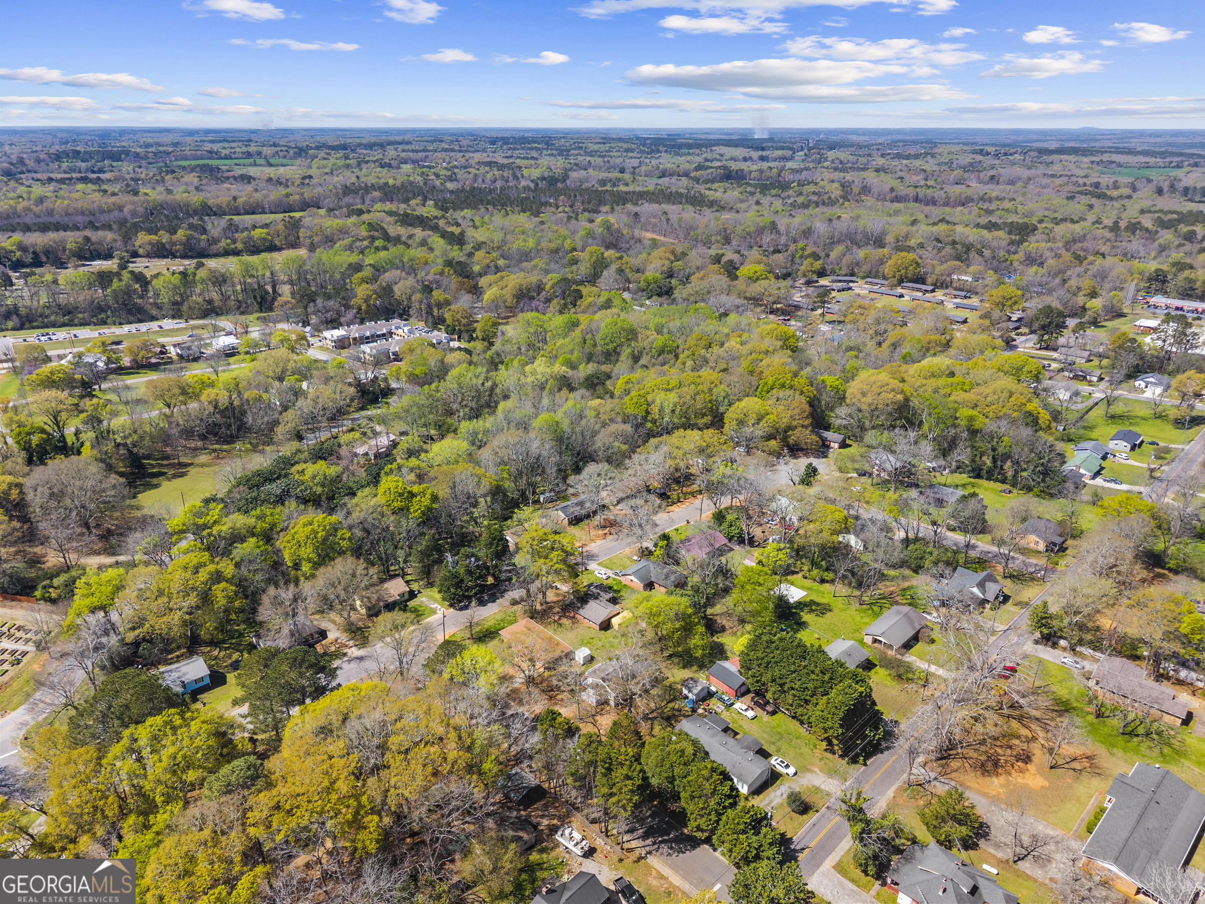 517 Gilmore Street Madison, GA 30650 - Photo 3 of 34 a view of city and mountain