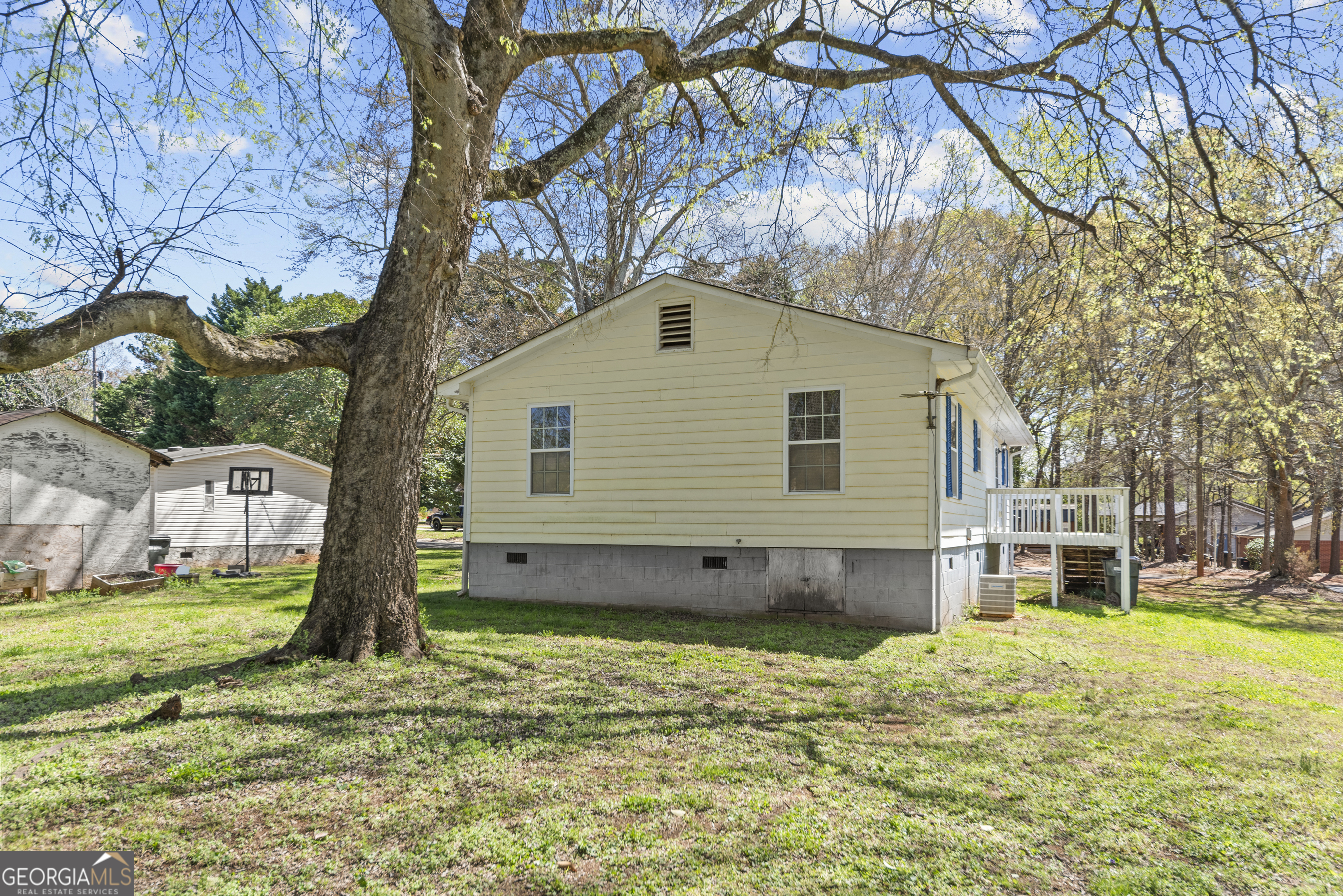 517 Gilmore Street Madison, GA 30650 - Photo 33 of 34 a front view of a house with a yard